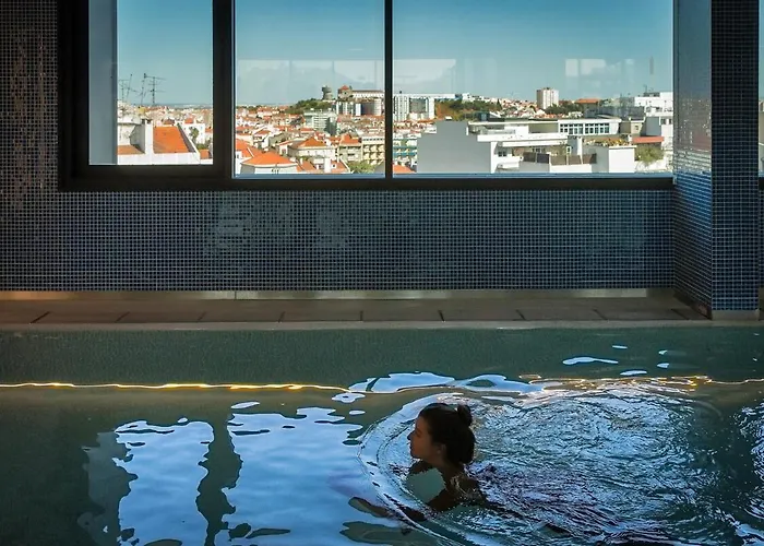 里斯本艾瓦卢森酒店 4*