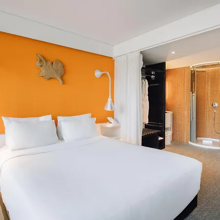 Evolution Hotel