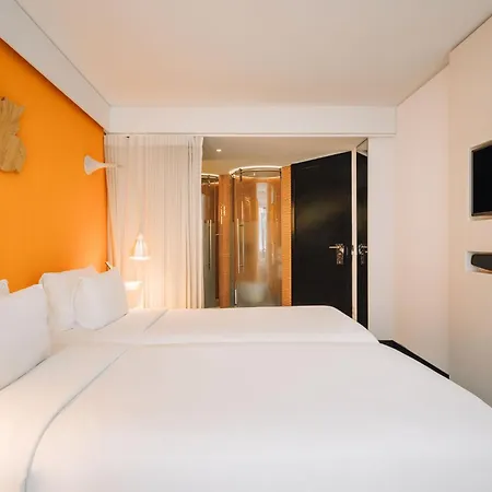 Evolution Hotel 4*